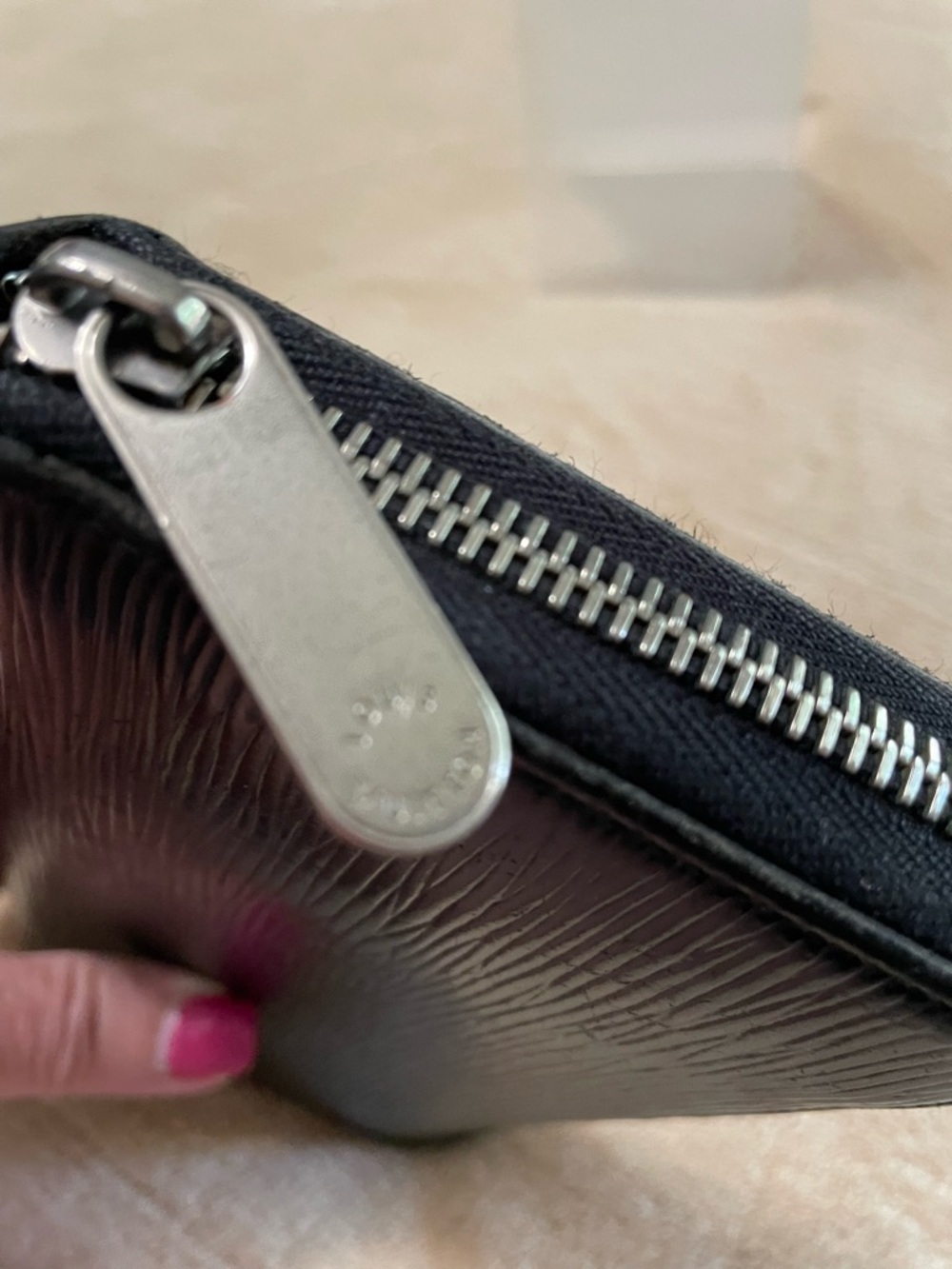 Louis Vuitton Black Epi Zippy Wallet - Picture 4 of 8